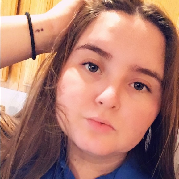 Profile Picture of Tori Ruiz (@20vruiz) on Poshmark