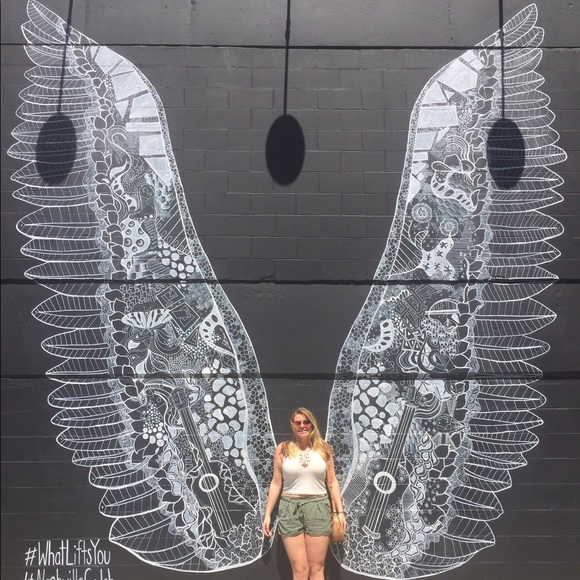 Profile Picture of Devan Richards (@devannicole1021) on Poshmark