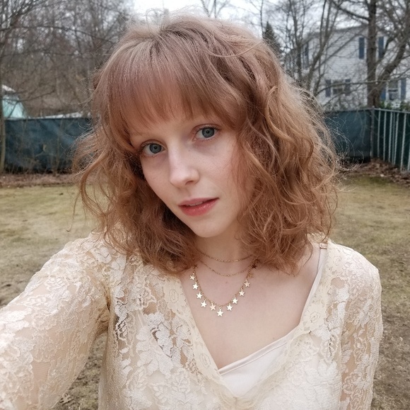 Profile Picture of Danielle Mailman (@dani_lionn) on Poshmark