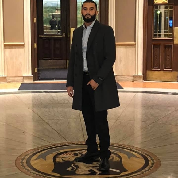 Profile Picture of Amir Hakim (@a_hakim23) on Poshmark