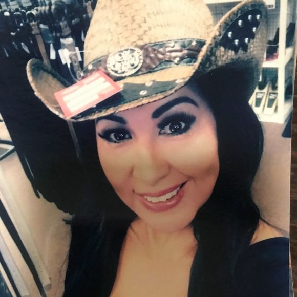 Profile Picture of Patricia Aguigui (@paguigui) on Poshmark