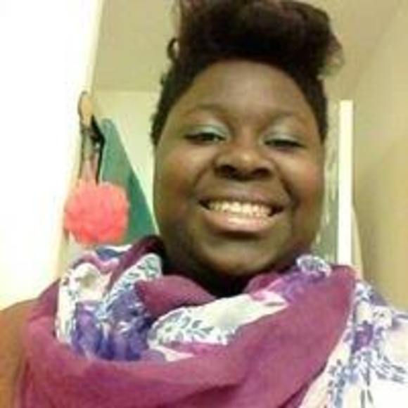 Profile Picture of Lovetie Musick (@lovetiemusick) on Poshmark