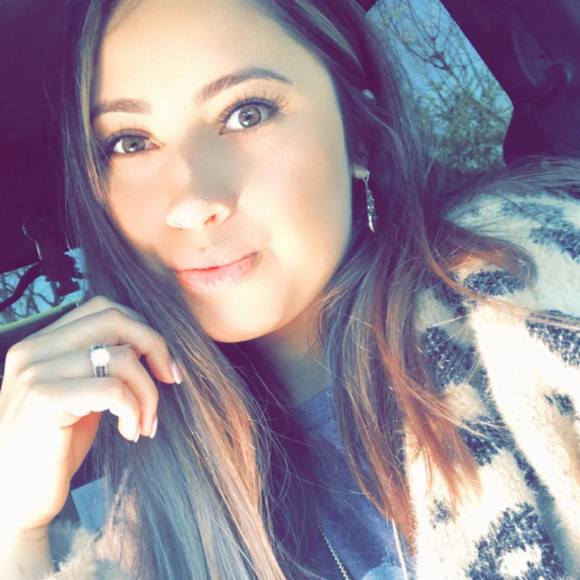 Profile Picture of Daniela Pineda (@daniela_pineda) on Poshmark