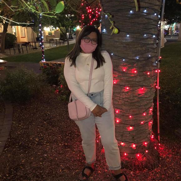 Profile Picture of Carly Wallace (@carlywallace989) on Poshmark