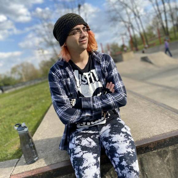 Profile Picture of Momo Clelland (@momoclelland) on Poshmark