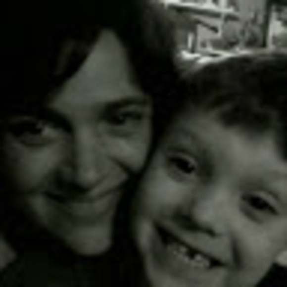 Profile Picture of Lisa Seaton (@lisalynn2212) on Poshmark