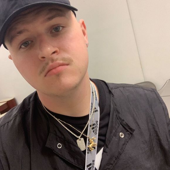 Profile Picture of David Conn (@dconn215) on Poshmark