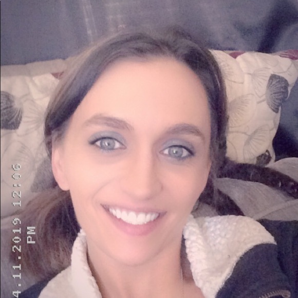 Profile Picture of Kimberly Endsley (@k_endsley) on Poshmark