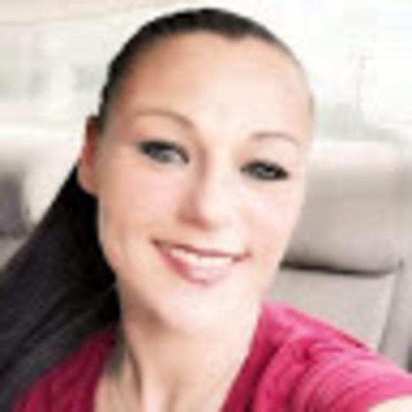 Profile Picture of Kelly Reburn (@kellyreburn83) on Poshmark