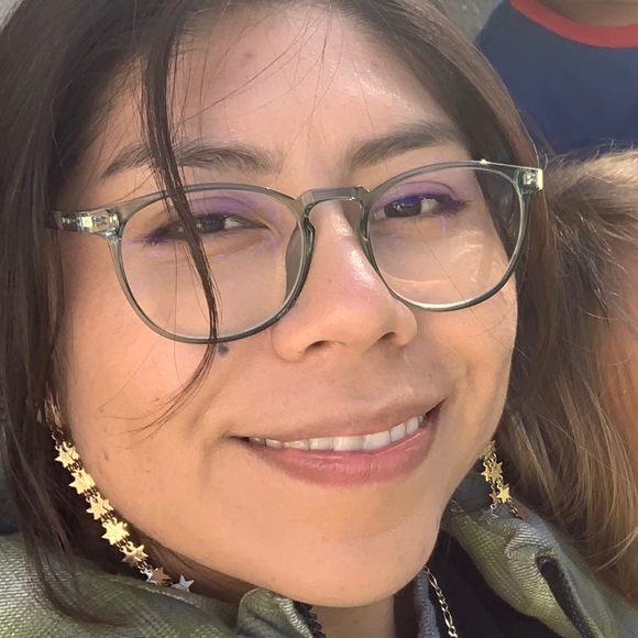 Profile Picture of Lupe Hernandez (@lupe139814) on Poshmark