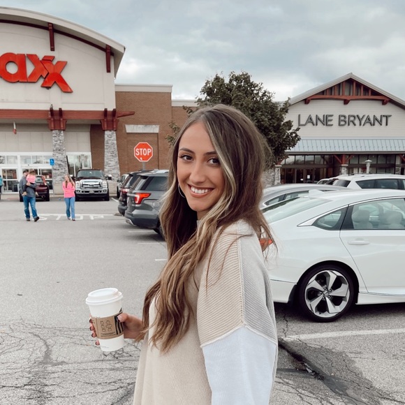 Profile Picture of Haley Stevey (@haley_stevey) on Poshmark
