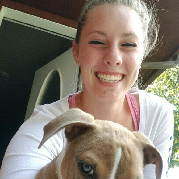 Profile Picture of Emily Wilczek (@emilyw52) on Poshmark