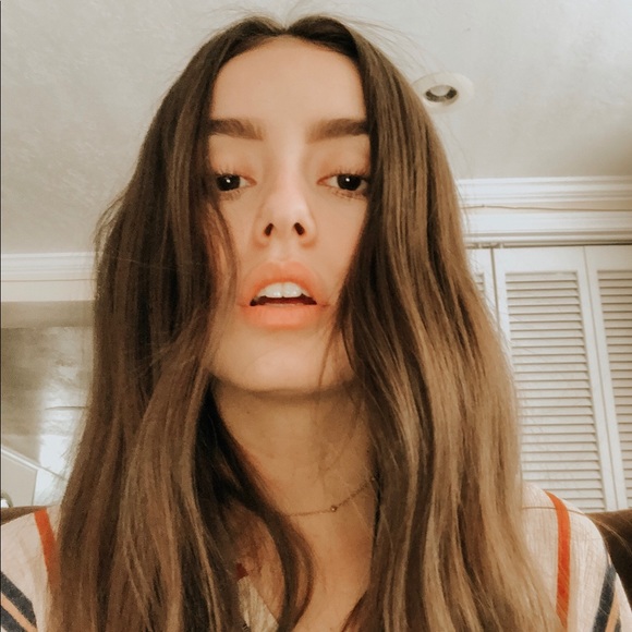 Profile Picture of Micaela Roberts (@micaelaspopshop) on Poshmark