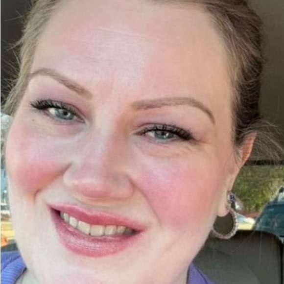 Profile Picture of Jessica Peabbles (@jessiepeabbles) on Poshmark