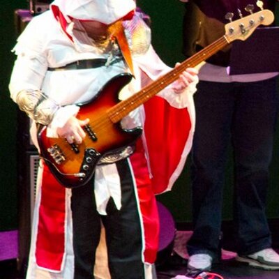 Profile Picture of Matthew Bellows (@ursarexbassist) on Twitter