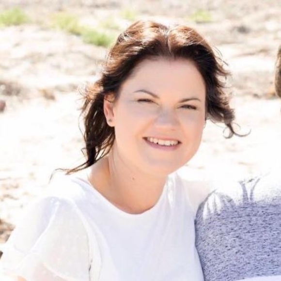 Profile Picture of Laura Barry (@laurakaye_26) on Poshmark