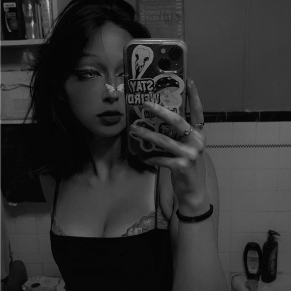 Profile Picture of Holly Jicha (@hjicha2003) on Poshmark