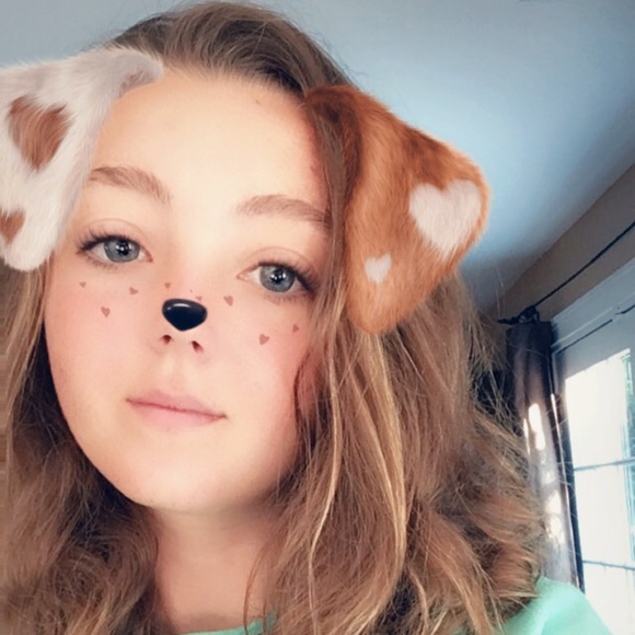 Profile Picture of Emily Polanish (@emilypolanish) on Poshmark