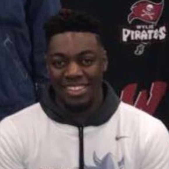Profile Picture of David Addo (@davidaddo_) on Poshmark