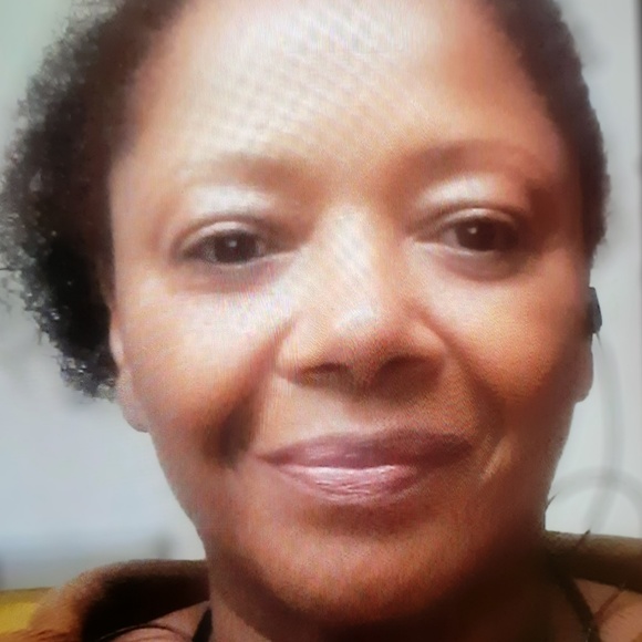 Profile Picture of Velma Campbell straight (@queenvcs) on Poshmark