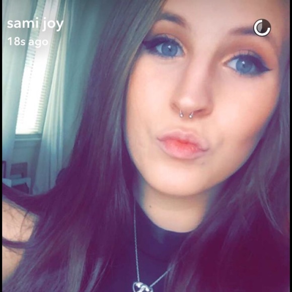 Profile Picture of Samantha Massimino (@sami_joy) on Poshmark