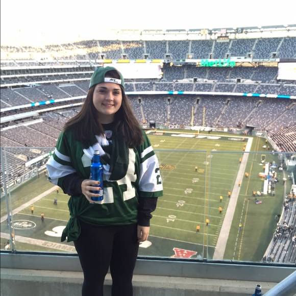 Lizzy Dowling - Poshmark Profile Picture of Lizzy Dowling (@emrdowling) on Poshmark