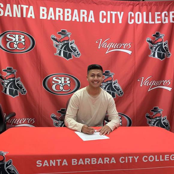 Profile Picture of Peter Ruiz (@peter_ruiz7) on Poshmark