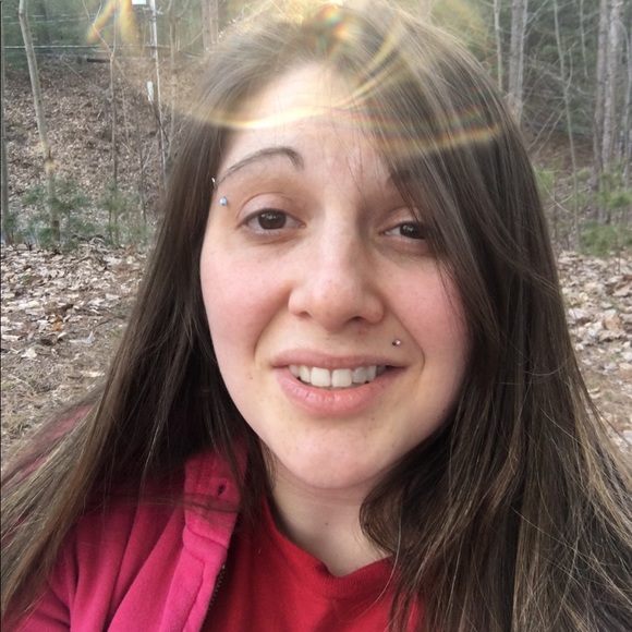 Profile Picture of Joelle Tanner (@joelletanner757) on Poshmark