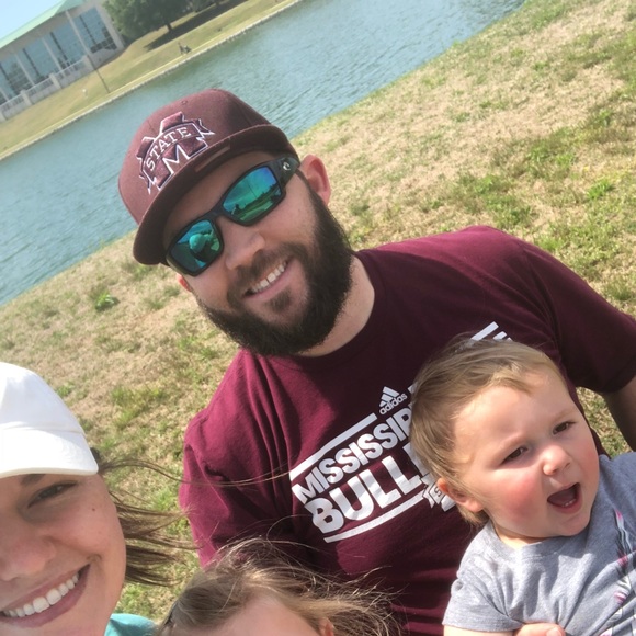 Profile Picture of Kris Keel (@kkeel662) on Poshmark