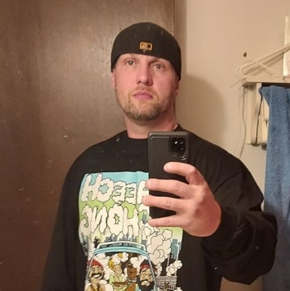 Profile Picture of Travis Ruel (@truel82) on Poshmark