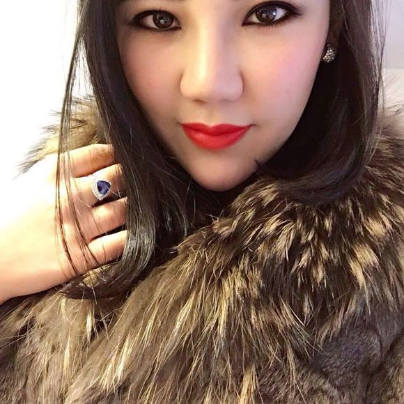 Profile Picture of Yi Zhang (@yvonne860119) on Poshmark