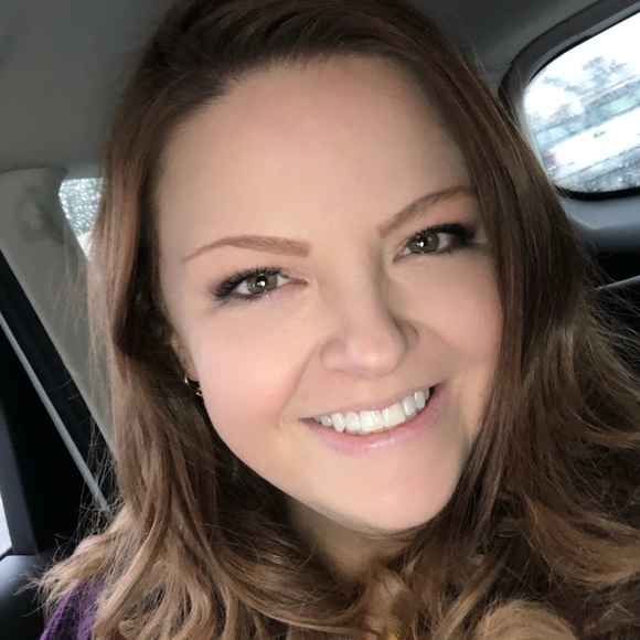 Profile Picture of Caseyann Rogers (@caseyann_rogers) on Poshmark