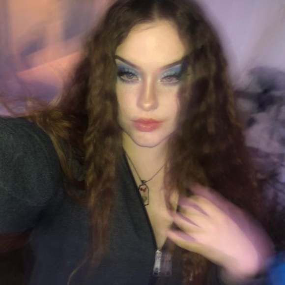 Profile Picture of Nedra Wernstrom (@nedrawernstrom) on Poshmark