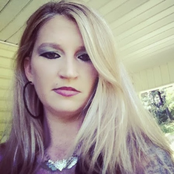 Profile Picture of Kimberly Doss (@daddyslilgirl54) on Poshmark