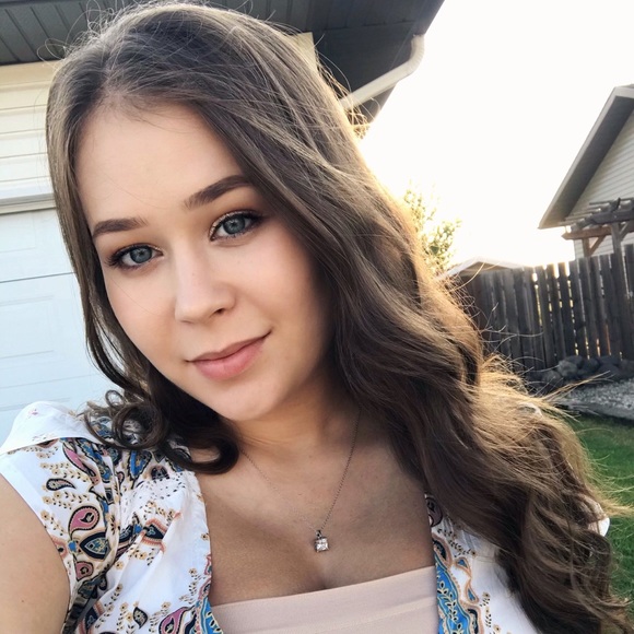 Profile Picture of Kristina Kazakova (@kristinakazakov) on Poshmark