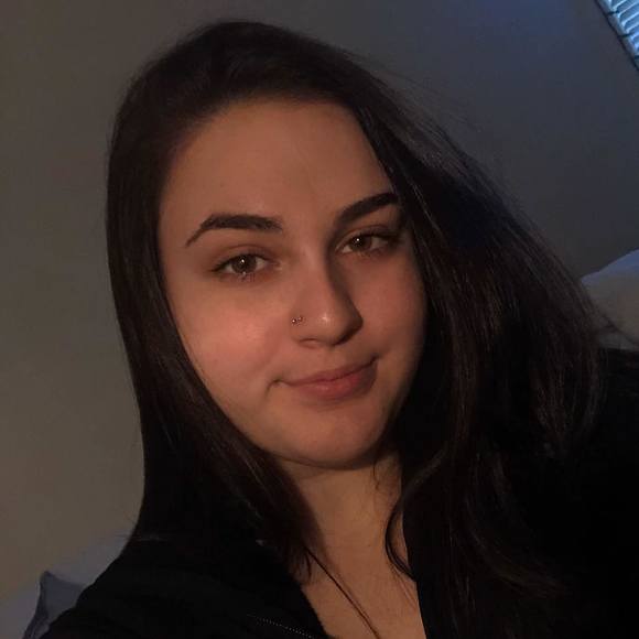 Mackenzie Borek - Poshmark Profile Picture of Mackenzie Borek (@mackenzierene05) on Poshmark