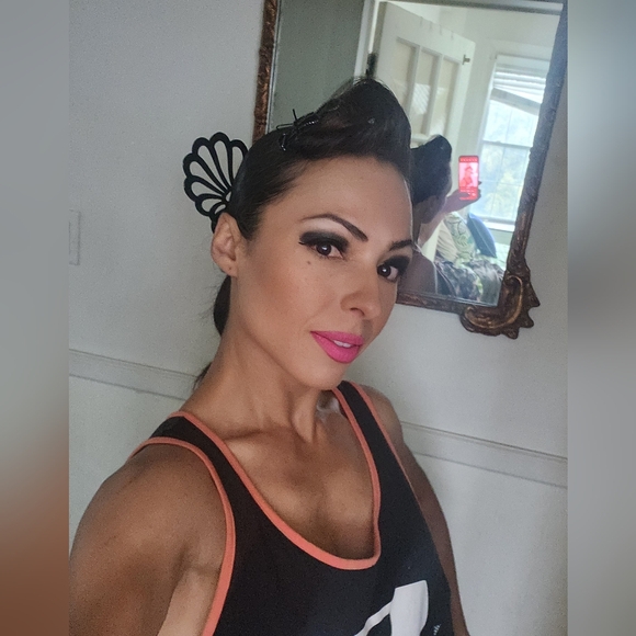 Profile Picture of Marsha Bonet (@mlbonet) on Poshmark