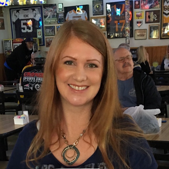 Corey Ayon - Poshmark Profile Picture of Corey Ayon (@calbuny) on Poshmark