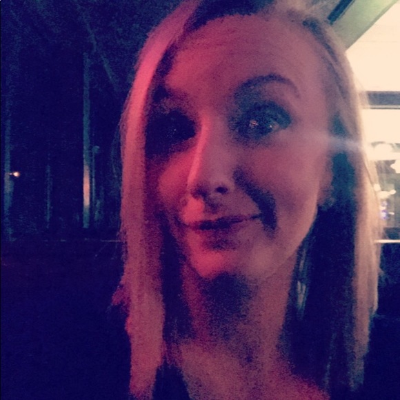 Profile Picture of Jen Radochonski (@jrado609) on Poshmark