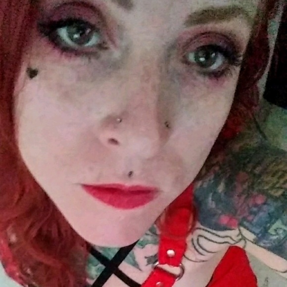 Profile Picture of Dawn Carpenter (@gingertone) on Poshmark