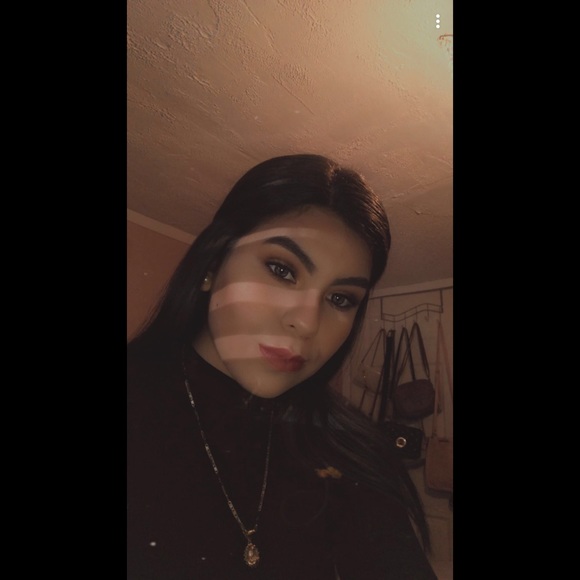 Profile Picture of Emily Alvarez (@emilyy_alvarez) on Poshmark