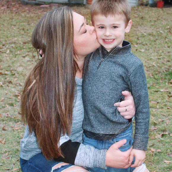 Profile Picture of Ariel Melendez (@arielbriana12) on Poshmark