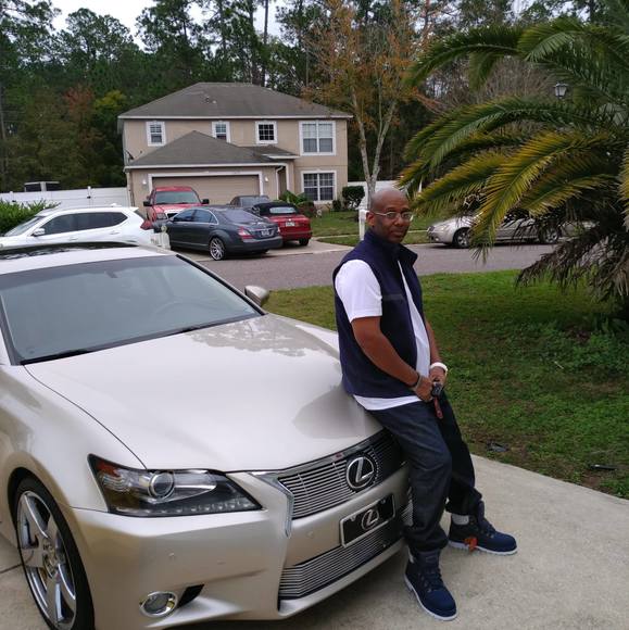 Profile Picture of Terence Sallins (@tlsll) on Poshmark