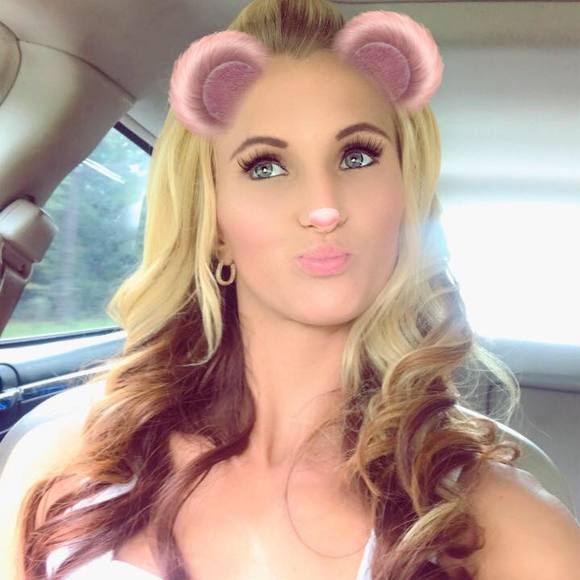 Profile Picture of Leaandra Roden (@leaandraroden) on Poshmark