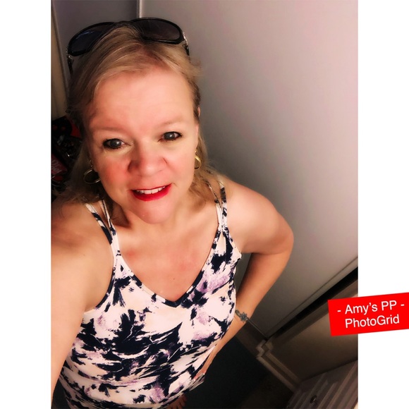 Profile Picture of Amy Severini (@amykheraz) on Poshmark