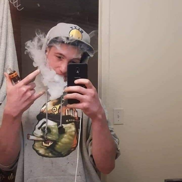 Julian Dahlinger - Poshmark Profile Picture of Julian Dahlinger (@jewlz74147414) on Poshmark