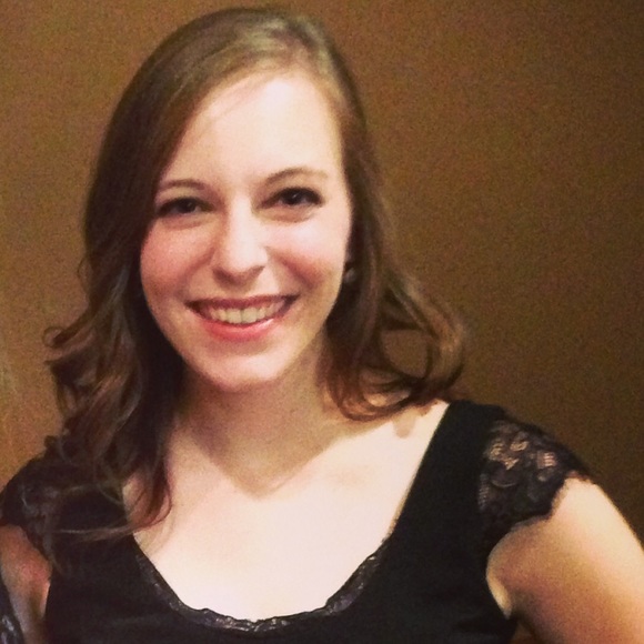Profile Picture of Anne Cleavenger (@amc587) on Poshmark