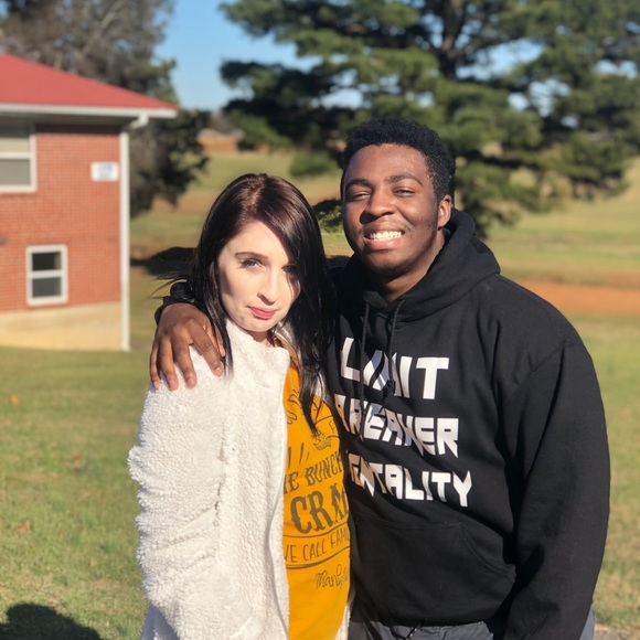 Profile Picture of Samantha Beals (@samanthakay337) on Poshmark