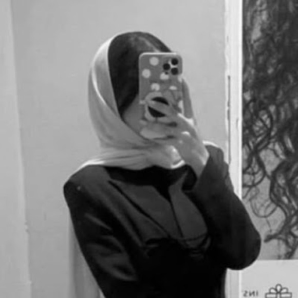 Profile Picture of Moole Moole (@moolem48) on Poshmark