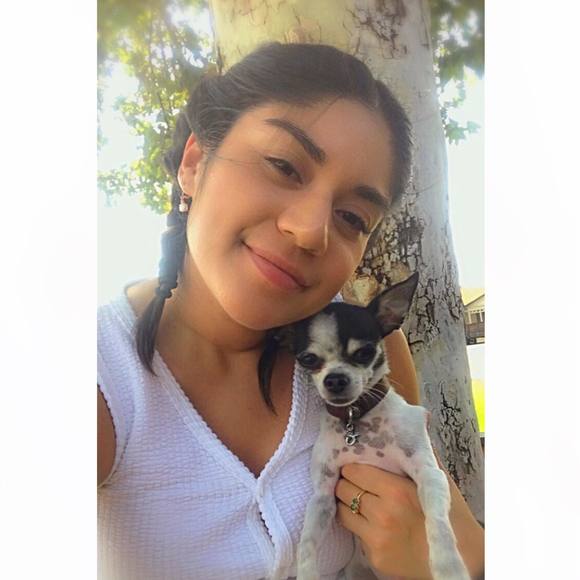 Profile Picture of Violeta Ramirez (@purple_violeta) on Poshmark